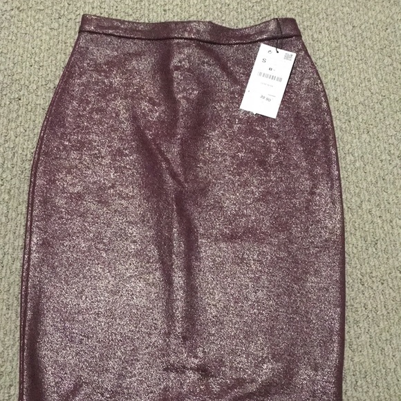 Zara brand- Fitted midi skirt - Picture 2 of 2